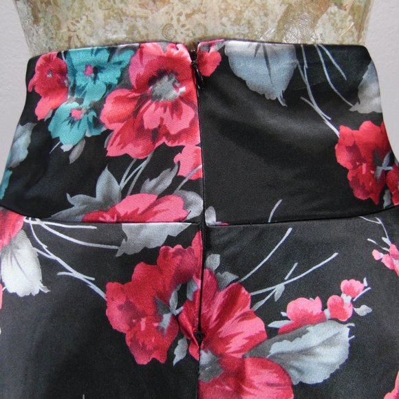 Ruby Rox Floral Skirt - Picture 5 of 11